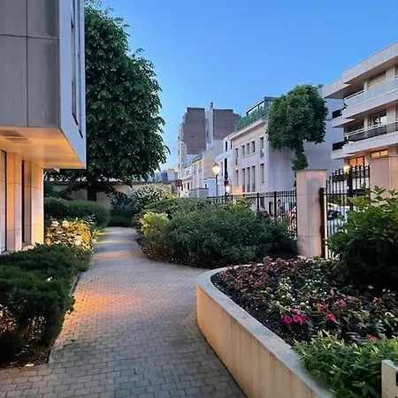Cadre Bucolique Paris * 塞纳河畔讷伊